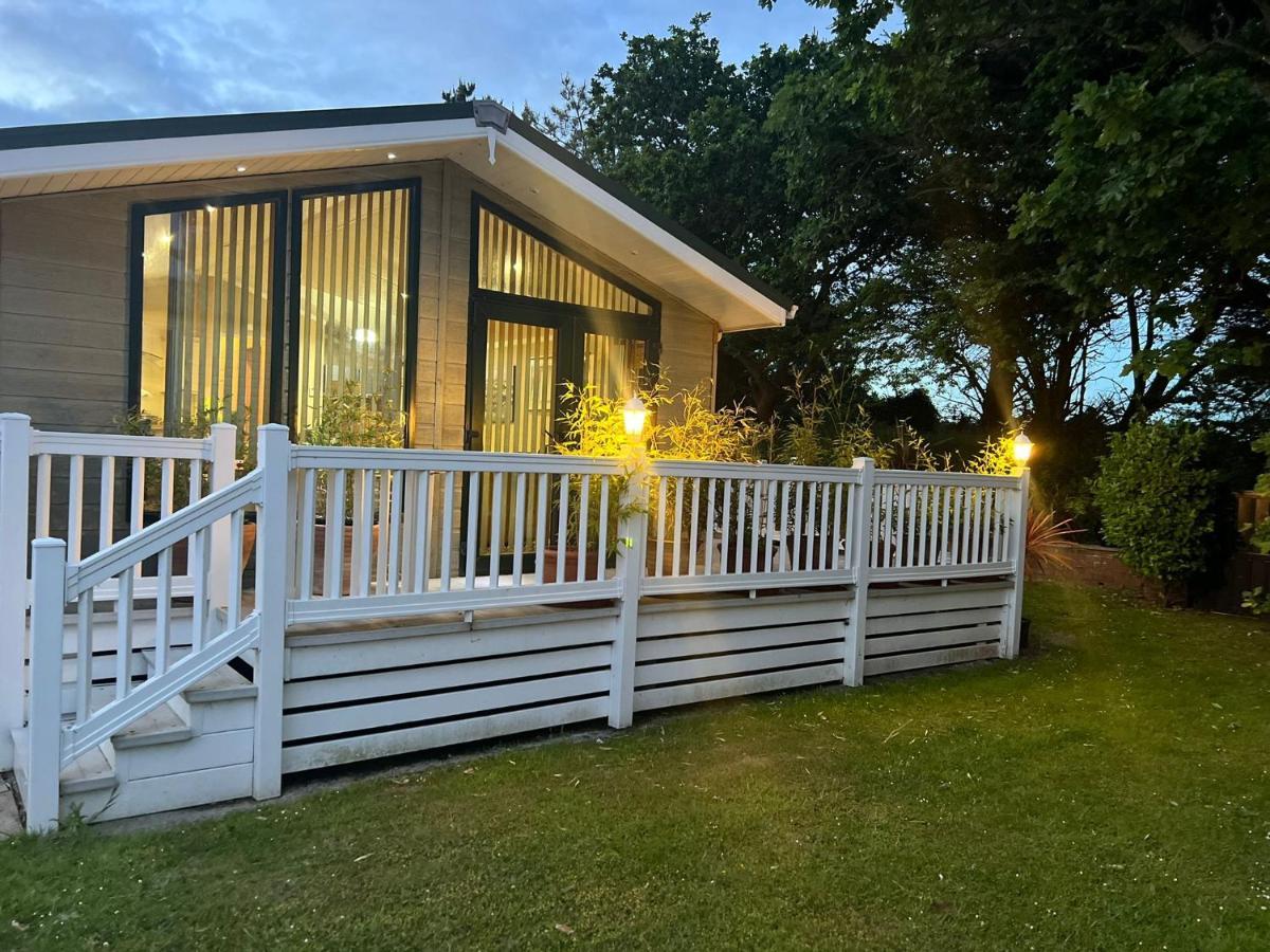 Jungle Lodge Lymington Exteriér fotografie