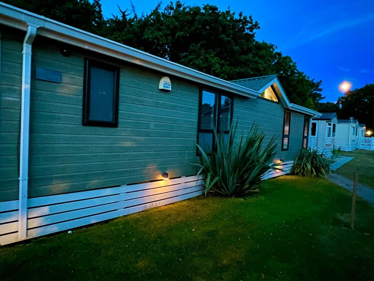 Jungle Lodge Lymington Exteriér fotografie